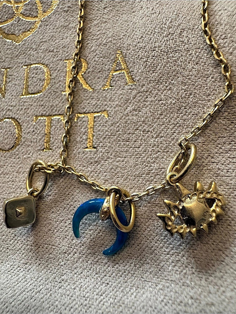 Kendra Scott Gemma Multi Charm Necklace Set Gold Celestial - Picture 4 of 4